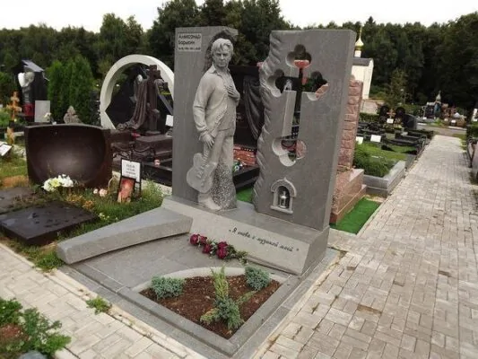 Пам’ятники знаменитостям